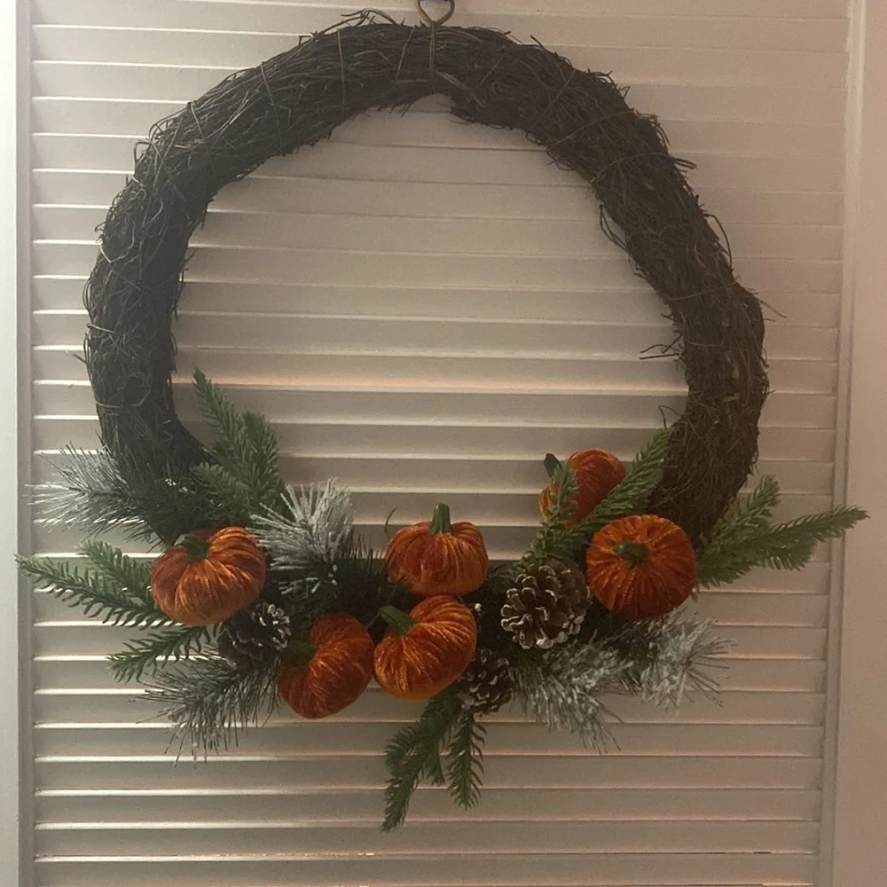 Garland pumpkins and pines